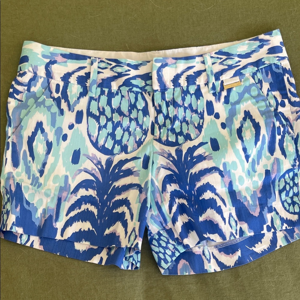 Lilly Pulitzer Blue and White Patterned Women's Shorts